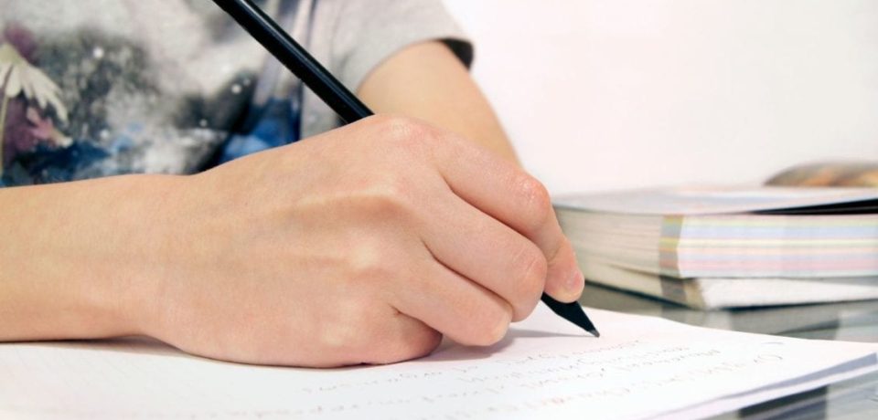 Getting expert help for essay-writing service